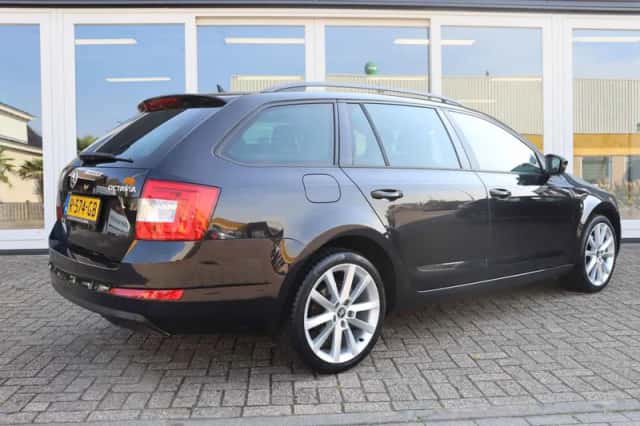Škoda Octavia (2016) thumbnail 5