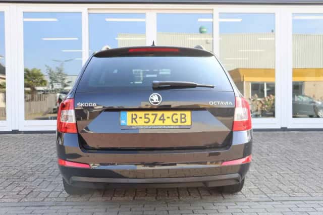 Škoda Octavia (2016) thumbnail 6
