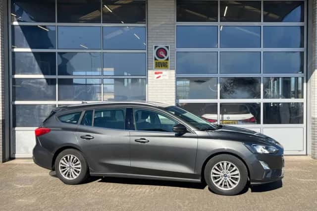 Ford Focus (2019) thumbnail 1