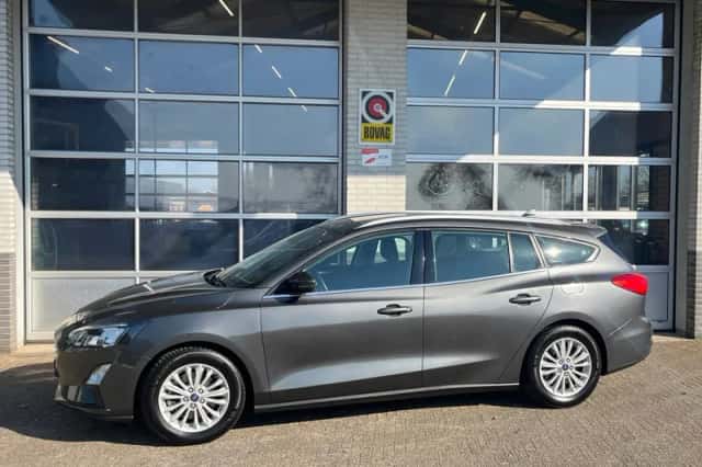 Ford Focus (2019) thumbnail 2
