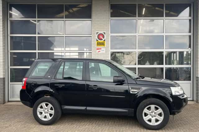 Land Rover Freelander (2011) thumbnail 1