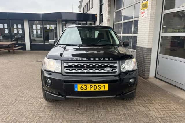 Land Rover Freelander (2011) thumbnail 2