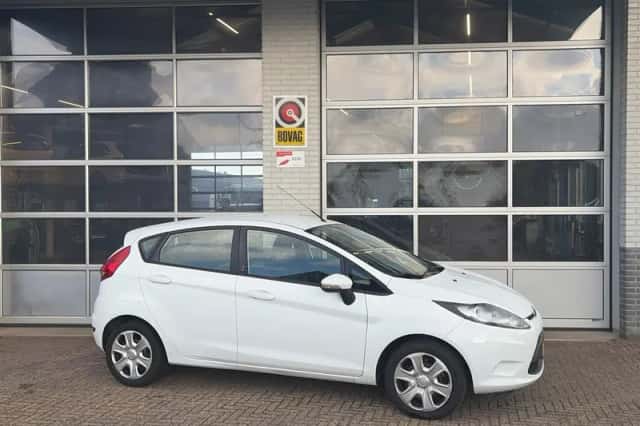 Ford Fiesta (2012) thumbnail 1