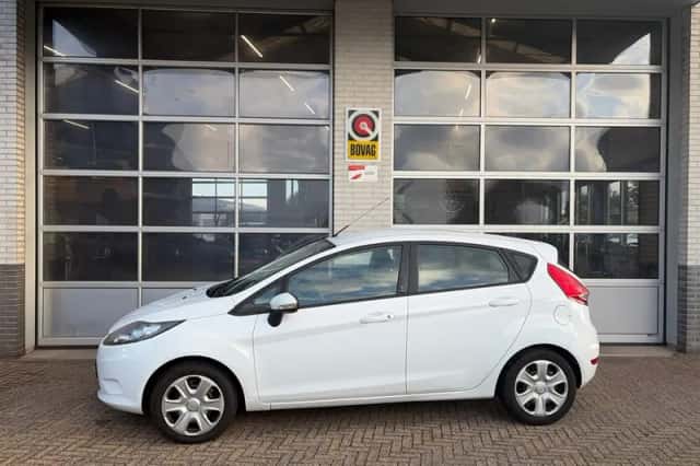 Ford Fiesta (2012) thumbnail 2