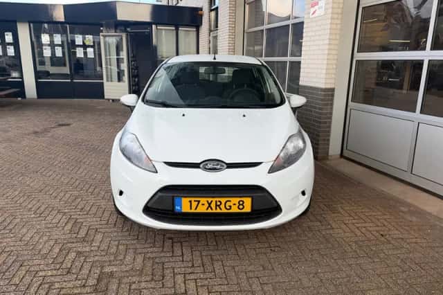 Ford Fiesta (2012) thumbnail 3