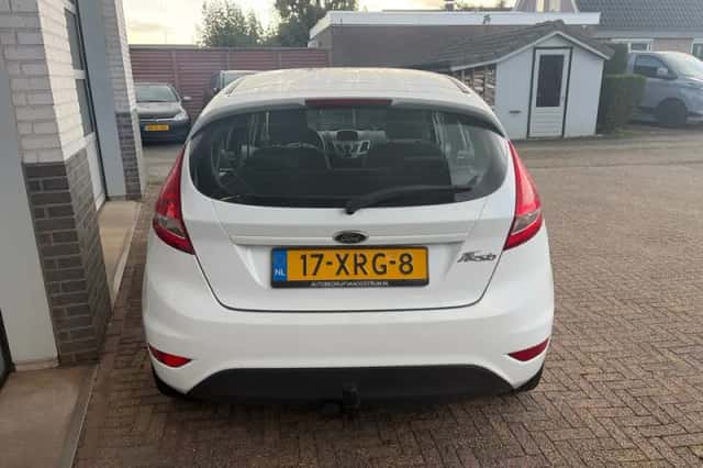 Ford Fiesta (2012) thumbnail 4