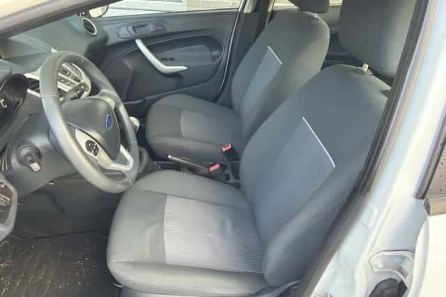 Ford Fiesta (2012) thumbnail 5