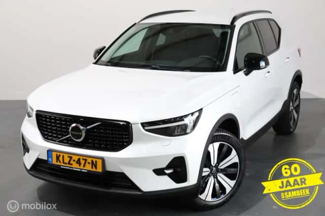 Volvo XC40 (2023) thumbnail 2