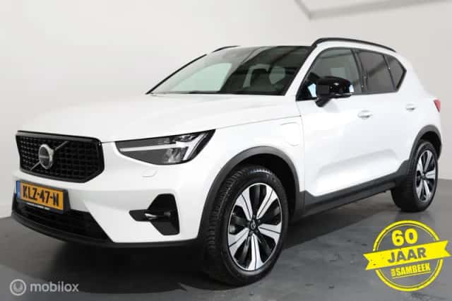 Volvo XC40 (2023) thumbnail 3