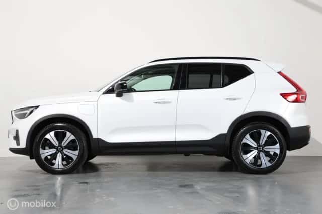 Volvo XC40 (2023) thumbnail 5