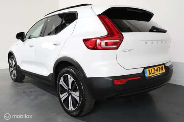 Volvo XC40 (2023) thumbnail 6