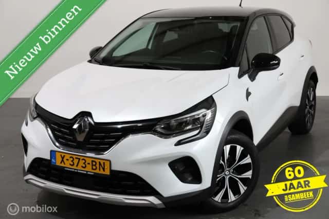 Renault Captur (2023) thumbnail 2