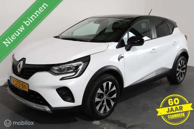 Renault Captur (2023) thumbnail 3