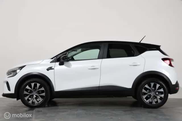 Renault Captur (2023) thumbnail 5
