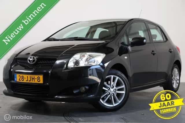 Toyota Auris (2009) thumbnail 1