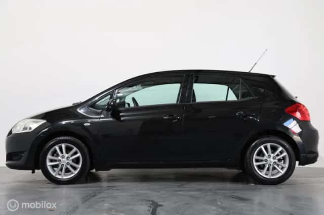 Toyota Auris (2009) thumbnail 5