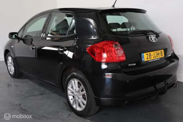 Toyota Auris (2009) thumbnail 6