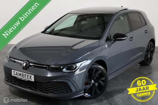 Volkswagen Golf (2022) thumbnail 2