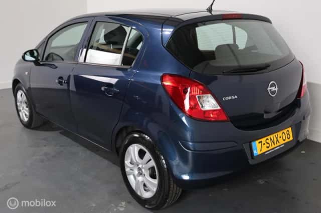 Opel Corsa (2013) thumbnail 6