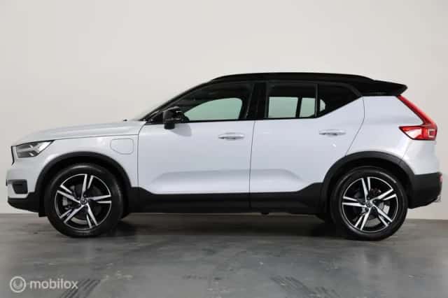 Volvo XC40 (2021) thumbnail 4