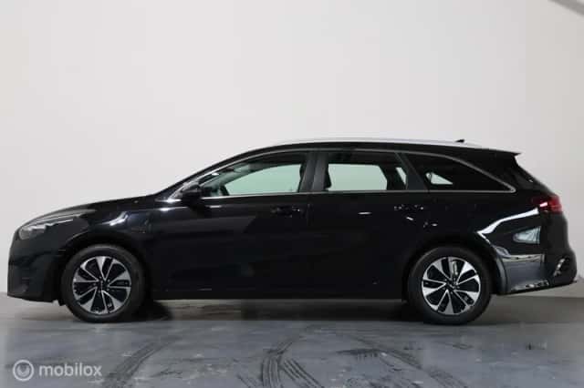 Kia Ceed (2023) thumbnail 5