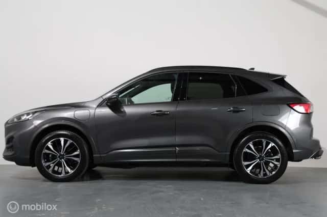Ford Kuga (2022) thumbnail 4