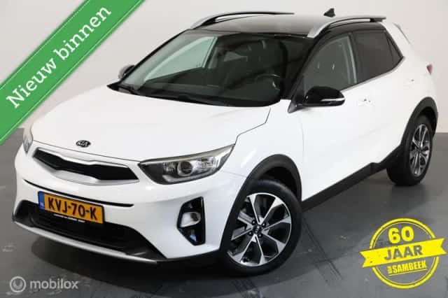Kia Stonic (2018) thumbnail 2