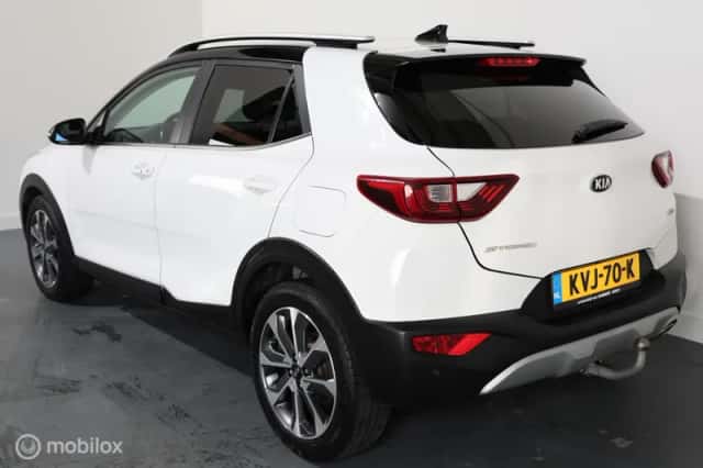 Kia Stonic (2018) thumbnail 5