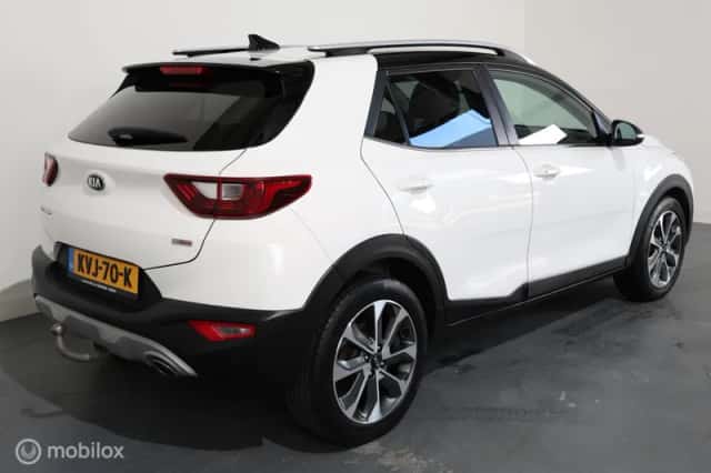 Kia Stonic (2018) thumbnail 6