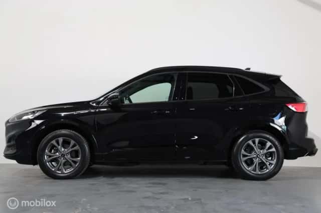 Ford Kuga (2023) thumbnail 4