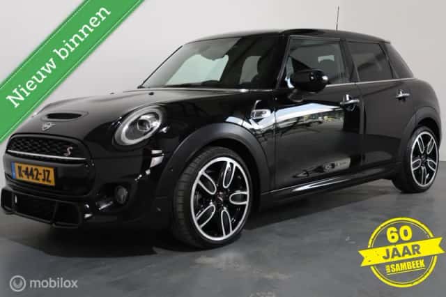 MINI Cooper S (2021) thumbnail 3