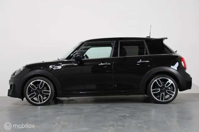 MINI Cooper S (2021) thumbnail 4