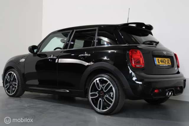 MINI Cooper S (2021) thumbnail 5