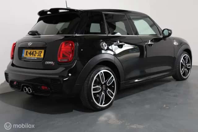 MINI Cooper S (2021) thumbnail 6