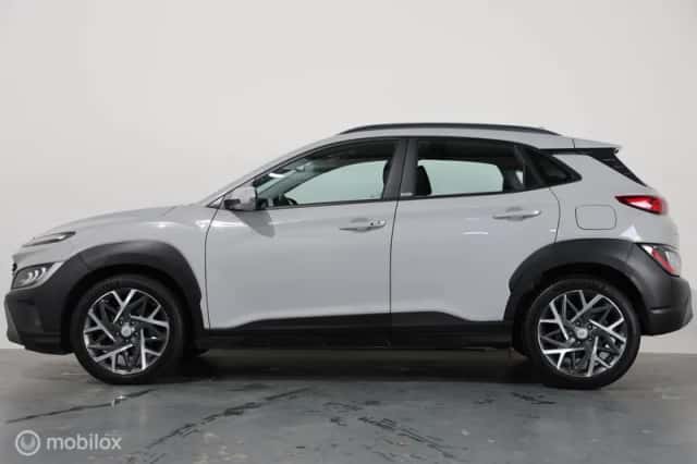 Hyundai Kona (2021) thumbnail 4