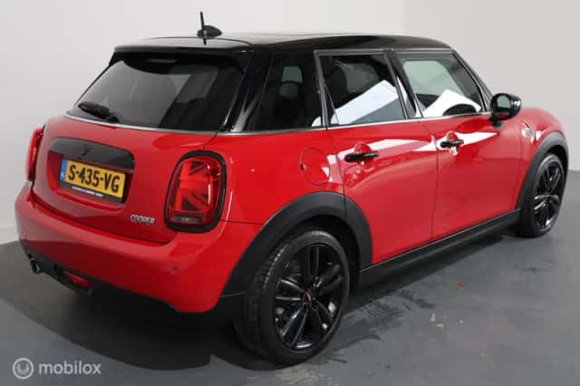 MINI Cooper (2021) thumbnail 6
