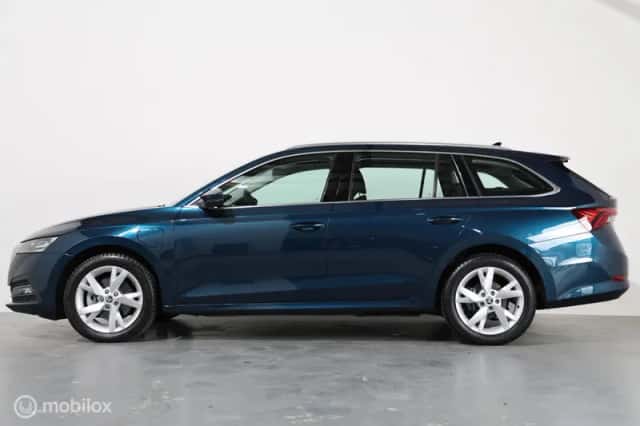Škoda Octavia (2023) thumbnail 4