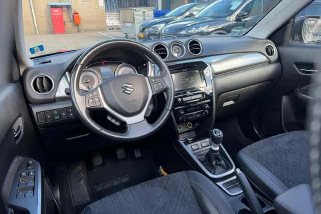 Suzuki Vitara (2021) thumbnail 2