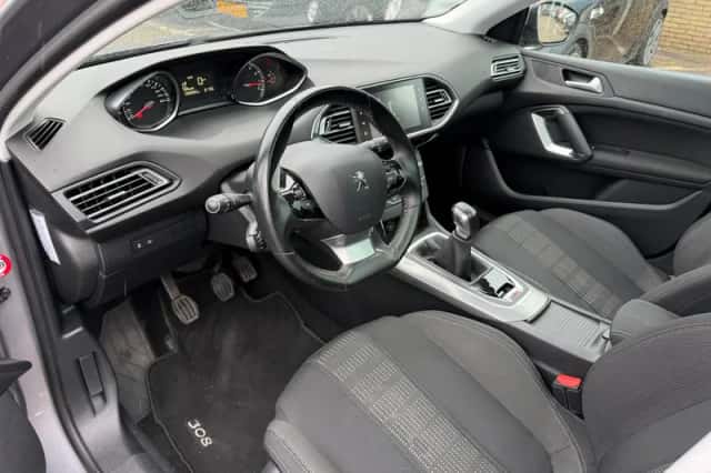 Peugeot 308 (2016) thumbnail 2
