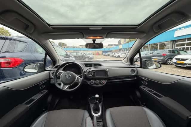 Toyota Yaris (2011) thumbnail 6