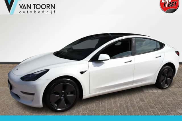 Tesla Model 3 (2023) thumbnail 1