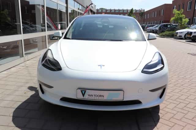 Tesla Model 3 (2023) thumbnail 4