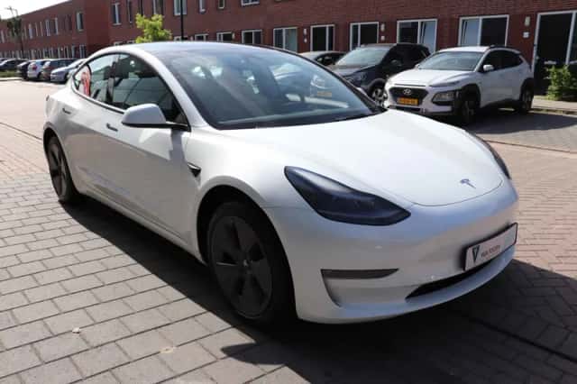 Tesla Model 3 (2023) thumbnail 5
