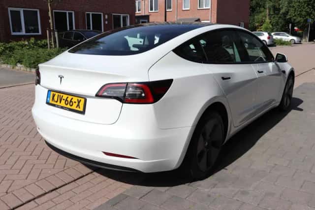 Tesla Model 3 (2023) thumbnail 6