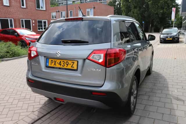 Suzuki Vitara (2017) thumbnail 5