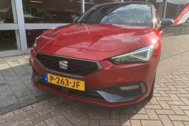 SEAT Leon (2022) thumbnail 2