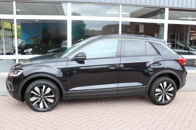 Volkswagen T-Roc (2023) thumbnail 2