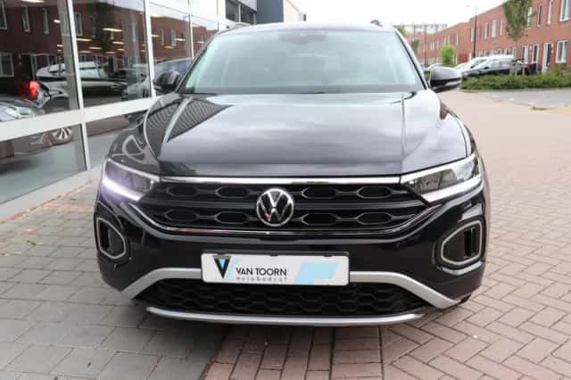Volkswagen T-Roc (2023) thumbnail 4