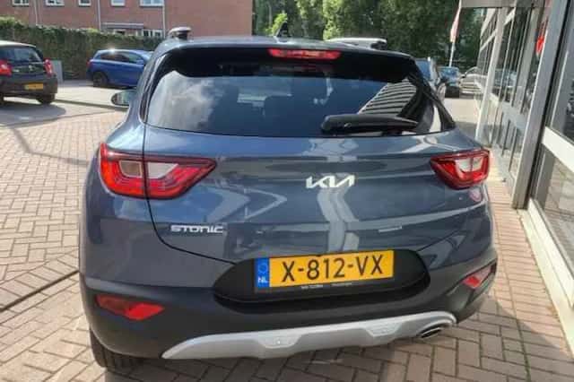 Kia Stonic (2024) thumbnail 3