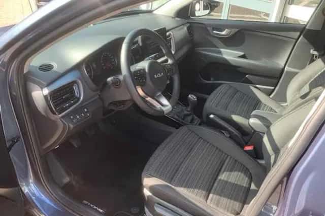 Kia Stonic (2024) thumbnail 5